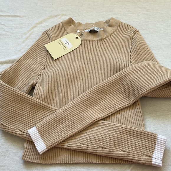 NWT Runway Scout neutral knit sweater set top/skirt size xs. Skirt has slit - Picture 8 of 11